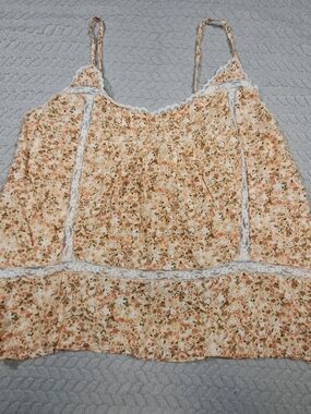 Sleeveless Floral Lace-Trim Tank Top in Peach